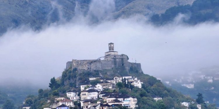 Ngjyrat e vjeshtës në Gjirokastër (FOTO)
