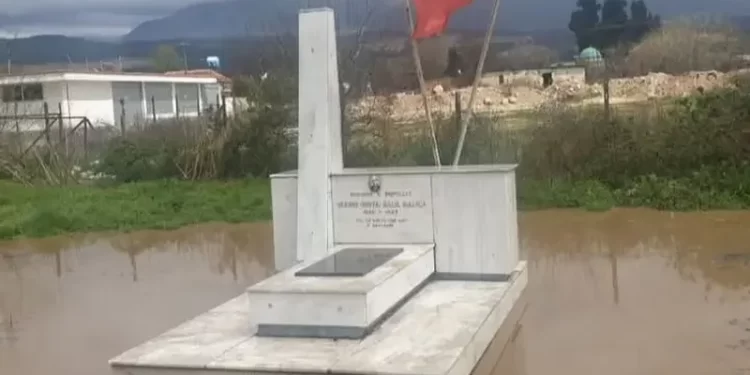Një rrëfenjë për ata që bëjnë shqiponjën dhe thërrasin në kore nacionaliste nëpër stadiume