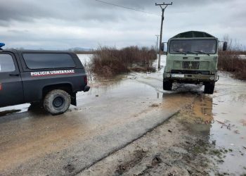 Evakuime, rrugë të bllokuara dhe zona pa energji/ Situata e fundit nga moti i keq
