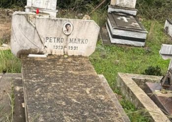 Një foto që na turpëron