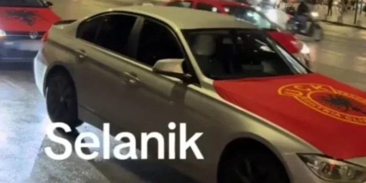 Shqiptarët ‘ndezin’ Selanikun me flamuj kuqezi dhe të UÇK (VIDEO)