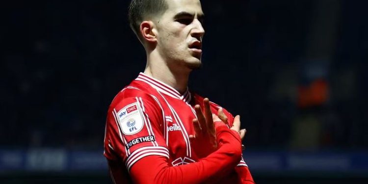 Sulmuesi shqiptar drejt largimit tek ish-kampionët e Anglisë