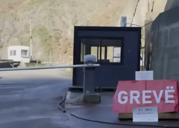 Mjerim nuk është të jesh i varfër. Mjerim është të kapardisesh në luks dhe t’i thuash vetes socialist