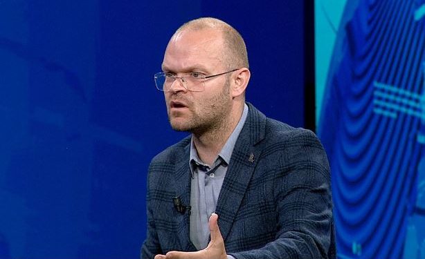 Gazetari dhe aktivisti politik, Aulon Kalaja, shpallet “non grata” nga Greqia