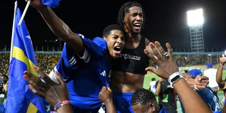 Curuçao shkruan historinë, vendi më pak i populluar do të luajë në Botëror