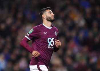 VIDEO/ Broja dhe mallkimet e dëmtimit, sulmuesi bie në tokë pas një ndërhyerje – Balkanweb.com – News24