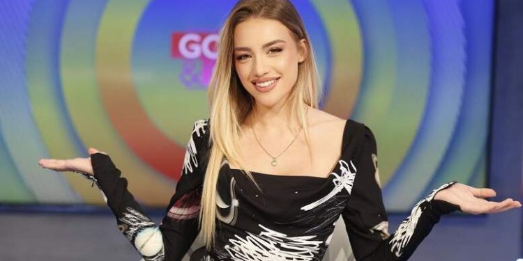 Kush është ai? Heidi Baci merr dhurata romantike nga partneri