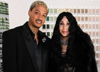 Cher tregon sekretin e dashurisë përkundër diferencës së madhe të moshës: Ai më thotë…