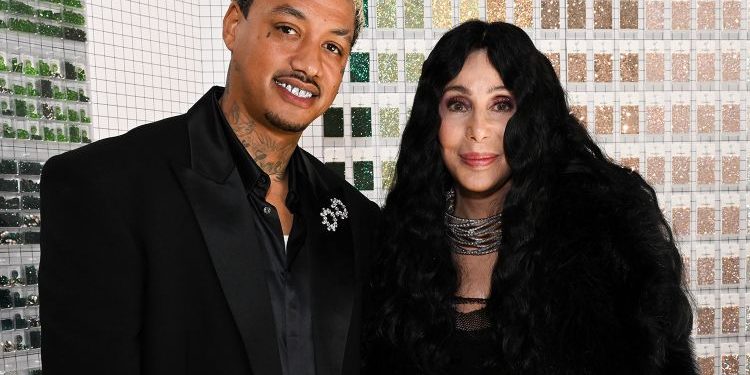 Cher tregon sekretin e dashurisë përkundër diferencës së madhe të moshës: Ai më thotë…