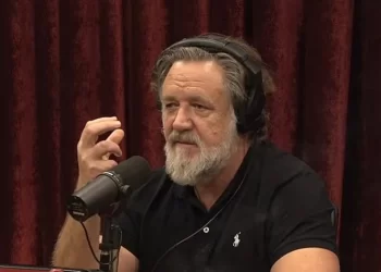 Russell Crowe zbulon se si humbi pothuajse 26 kilogramë në një vit