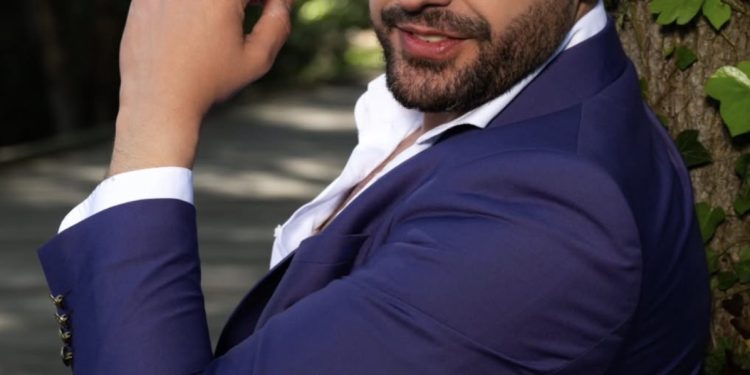 Ndërron jetë në moshën 40-vjeçare këngëtari Shpat Kasapi