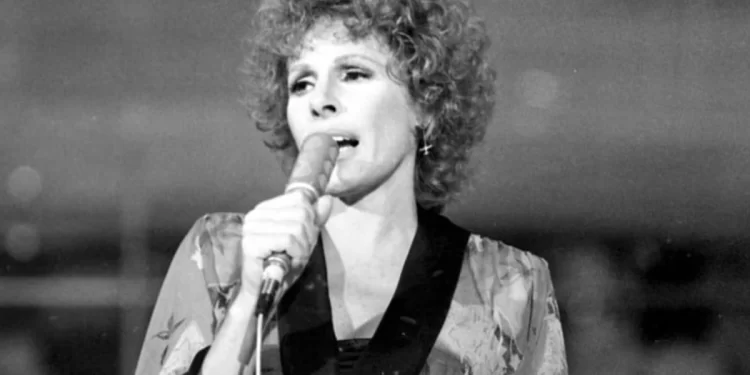 Ndahet nga jeta këngëtarja e famshme italiane Ornella Vanoni