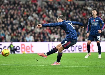 VIDEO/ Xhaka me shokë i bëjnë surprizën e hidhur Arsenalit, kryesuesit ndalen në barazim