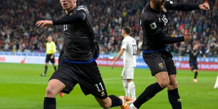 VIDEO/ Një tjetër Asllani shënon, Kosova “hesht” Slloveninë dhe afrohet me Play Off të Botërorit