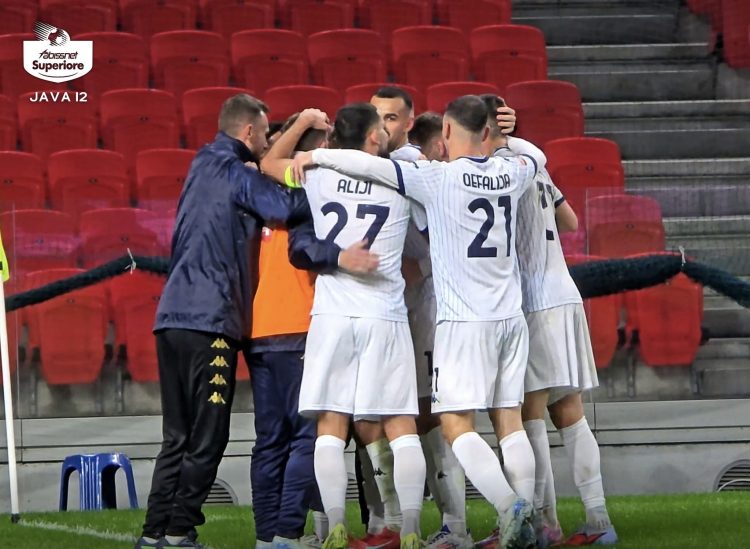 VIDEO/ Barazim me gola në shiun e “Air Albanias”, Elbasani dhe Dinamo ndajnë pikët