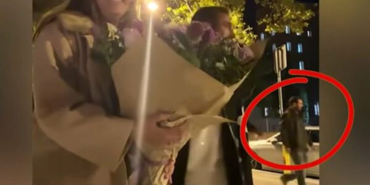 Leo Messi përfshihet në momentin e lumtur të një çifti në Barcelonë, videoja që po bën xhiron e rrjetit