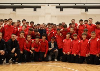 Trajneri Silvinjo viziton “Elite Youth Development Academy” dhe ndan përvojën e tij me të rinjtë