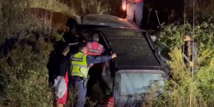 Aksident i rëndë në Vlorë, “Benz”-i del nga rruga dhe përfundon në kanal, 5 të plagosur