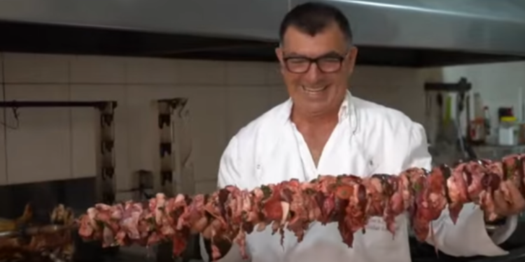 Kukureci i Libohovës, sekretet dhe si ta gatuani (VIDEO)