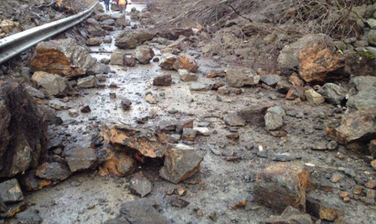 Bashkia Libohovë: Bllokohet rruga Suhë-Poliçan