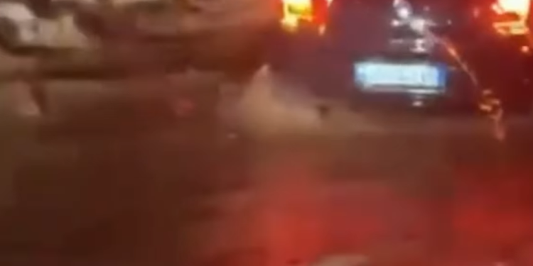 Rrezik në rrugën Kardhiq-Delvinë, rrëshqitje dherash e gurësh. Shmangni lëvizjen! (VIDEO)