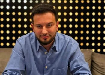 Gazetari Elton Tozaj paditet nga Klea dhe Elgiti?