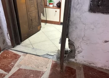 Shpërthim me eksploziv në derën e shtëpisë së 63-vjeçares