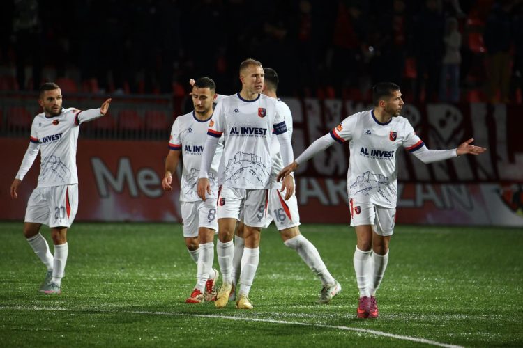 Vllaznia nuk arrin të shkëputet nga Elbasani, vetëm një ndryshim në katërshen e fundit të tabelës! Ja renditja e Superiores pas javës së 12-të