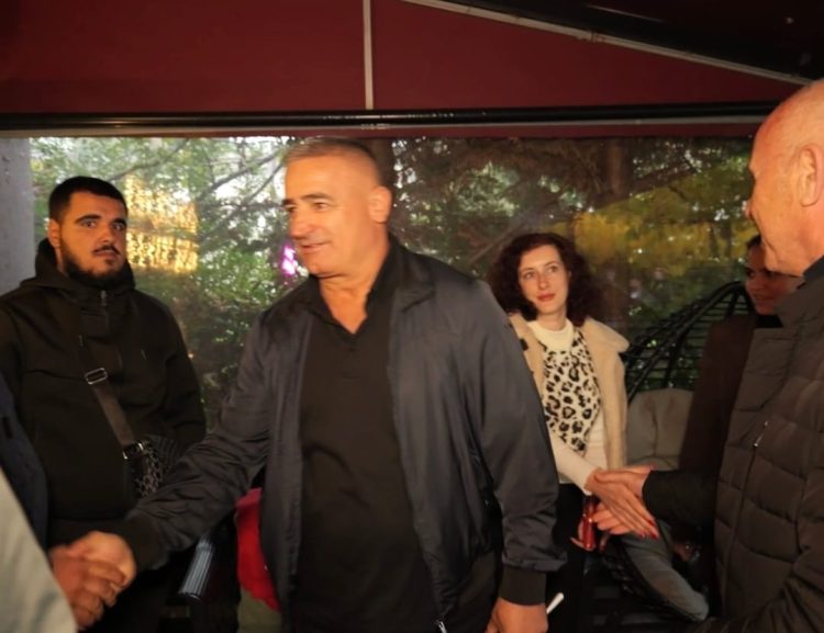 Takimi me të rinjtë, Gramos Sako hap zyrtarisht fushatën në Tepelenë: Ndërtoni këtu jetën dhe të ardhmen tuaj