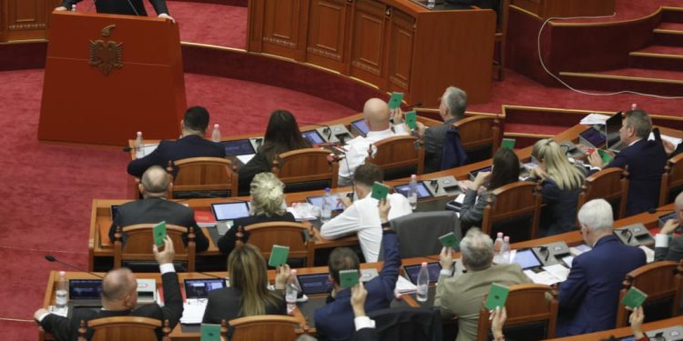 PS voton ligjin për barazinë gjinore, opozita voton kundër