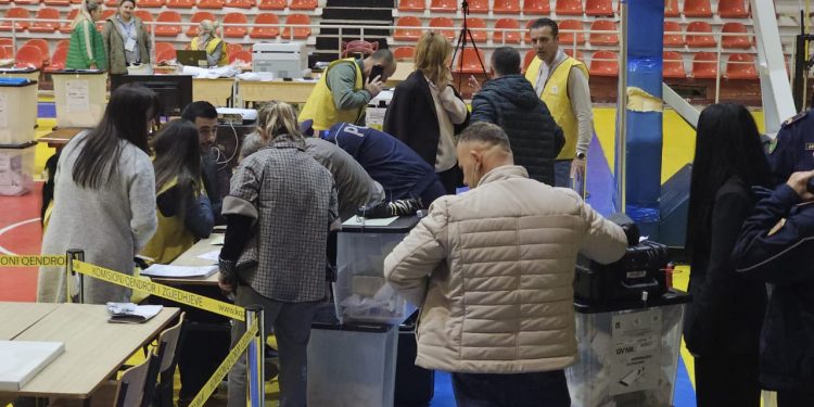 Numërohen 66 kuti në Vlorë, kandidatja e PS kryeson me 4520 vota