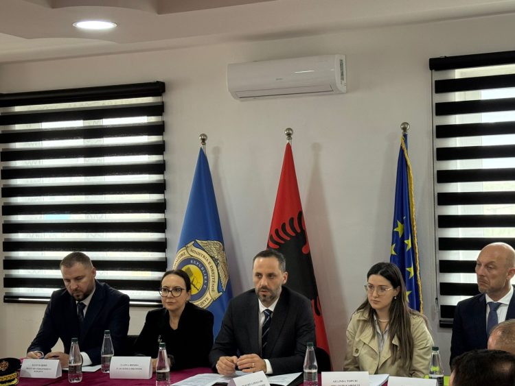 “Kushte të papranueshme trajtimi dhe sigurie”, Ministri i Drejtësisë flet për mbylljen e burgut të Bënçës: Punonjësit ngelen në sistem, garantohet transport falas (FOTO)