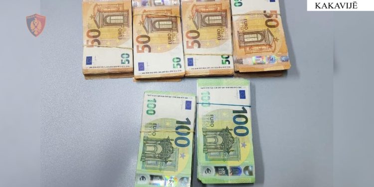 Bllokohen 42 mijë euro në Kakavijë, nën hetim një person