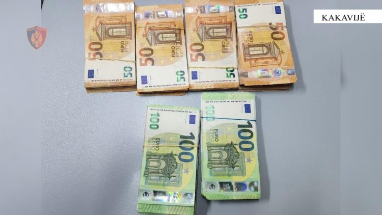 Bllokohen 42 mijë euro në Kakavijë, nën hetim një person