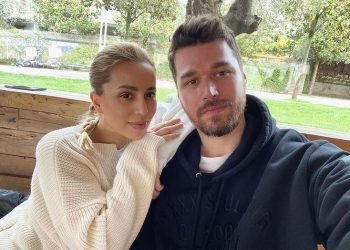 18 vjet dashuri! Alban Skenderaj dhe Miriam Cani rikthehen pas në kohë me një foto të rrallë