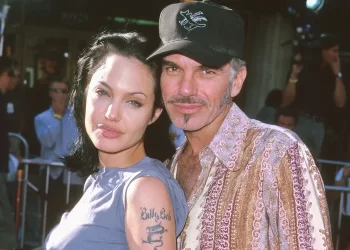 Billy Bob Thornton shpjegon gjerdanët e famshëm të shisheve të gjakut me Angelina Jolie: ‘Ajo ishte një nga kohët më të mira të jetës sime’