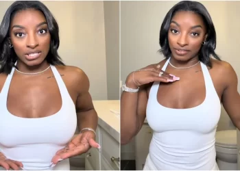 Simone Biles përshkruan momentin e panikut që ndjeu pas zmadhimit të gjoksit