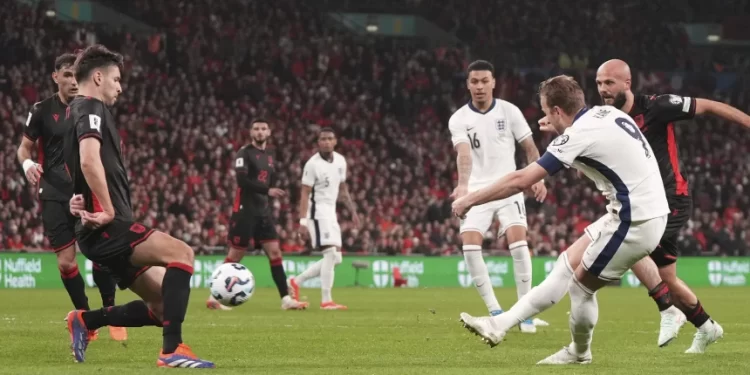 Shqipëria e relaksuar ndaj Anglisë, titullarët në “Air Albania”