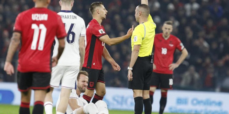 LIVE Shqipëri-Angli/  Ekipi i Sylvinhos “kërcënon” mysafirët, provon Hoxha (VIDEO)