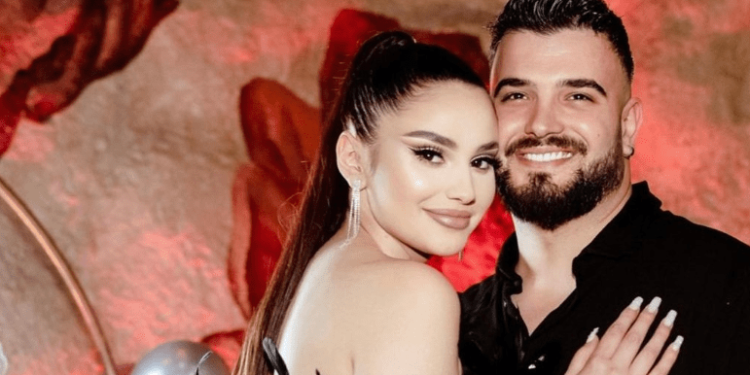 Partnerja e këngëtarit shqiptar humb fëmijën: “Tani të ka parajsa”