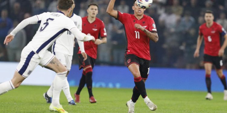 VIDEO/ Shqipëri dinjitoze në pjesën e parë, kuqezinjtë  “i bëjnë ballë” Anglisë