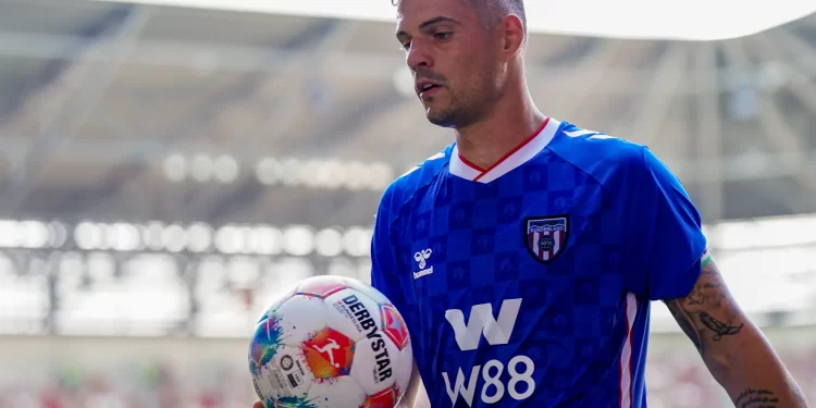 “Ai është futbollist shembull, na jep besim”, trajneri i Sunderland për Xhakën