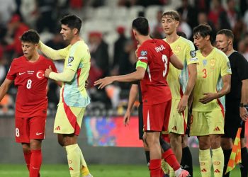 Po luanin ndeshjen vendimtare në kualifikueset e Botërorit, trajnerit dhe lojtarëve iu grabiten sendet luksoze në dhomat e zhveshjes