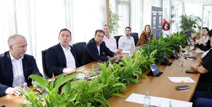 FSHF në bashkëpunim me UEFA-n harton planin strategjik për të ardhmen e futbollit shqiptar