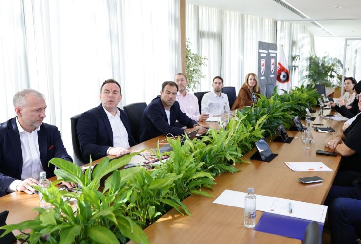 FSHF në bashkëpunim me UEFA-n harton planin strategjik për të ardhmen e futbollit shqiptar