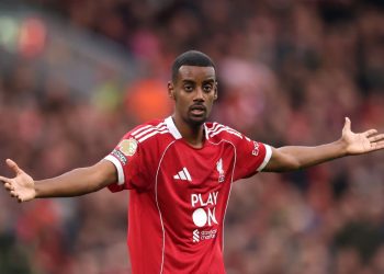 “Zhduket” Isak, blerja e bujshme e Liverpool nuk është ende gati, e konfirmon Slot