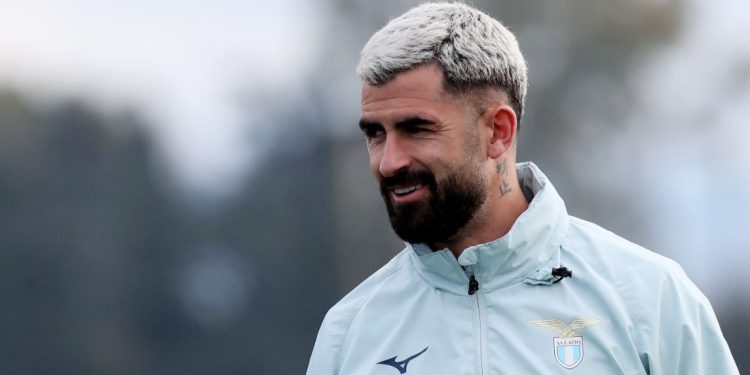 U dëmtua ndaj Anglisë, Hysaj “tradhton” Sarrin