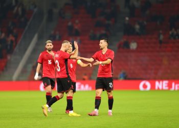 Paraqitje spektakolare, shkëlqejnë legjionarët kuqezi, lum golash