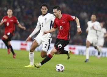 LIVE Shqipëri-Angli/ Kane gjen golin e dytë, “heshtje” në “Air Albania” (VIDEO)