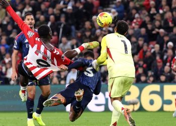 Premier League/ Sunderland “frenon” Arsenal-in, Chelsea mund Wolves e ngjitet në vendin e dytë